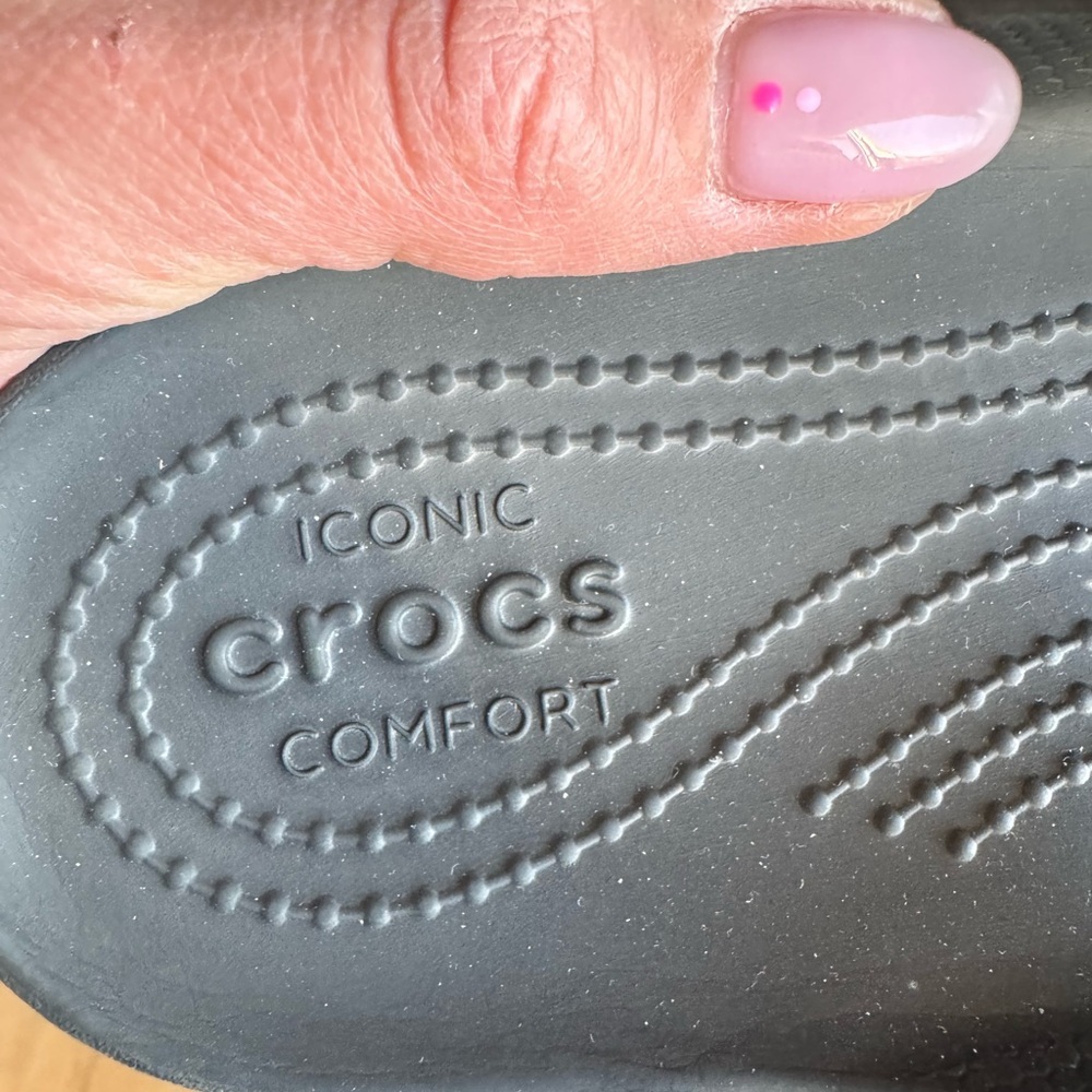 Crocs Iconic Comfort Black Strappy Slides W9 Minimalist Athleisure Summer Sandal - Picture 4 of 4
